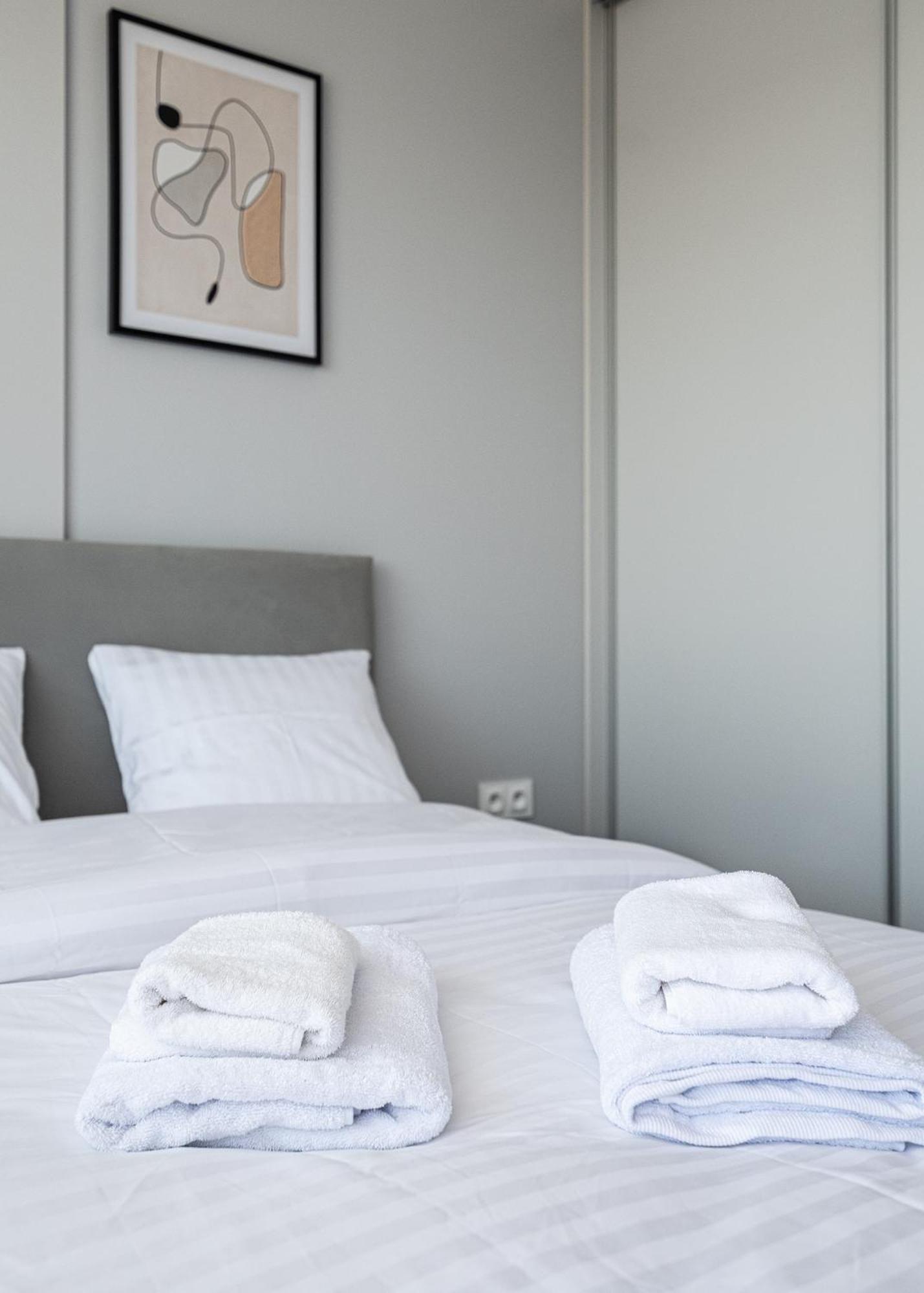 Rentplanet - Apartamenty Pileckiego Варшава Екстериор снимка